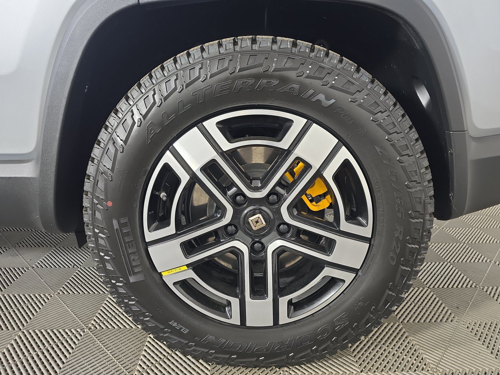 Used 2023 Rivian R1S Launch Edition AWD/4WD image 10