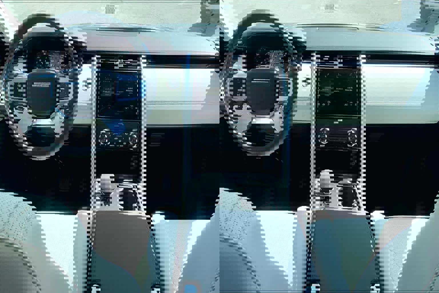 Used 2025 Land Rover Discovery S image 5