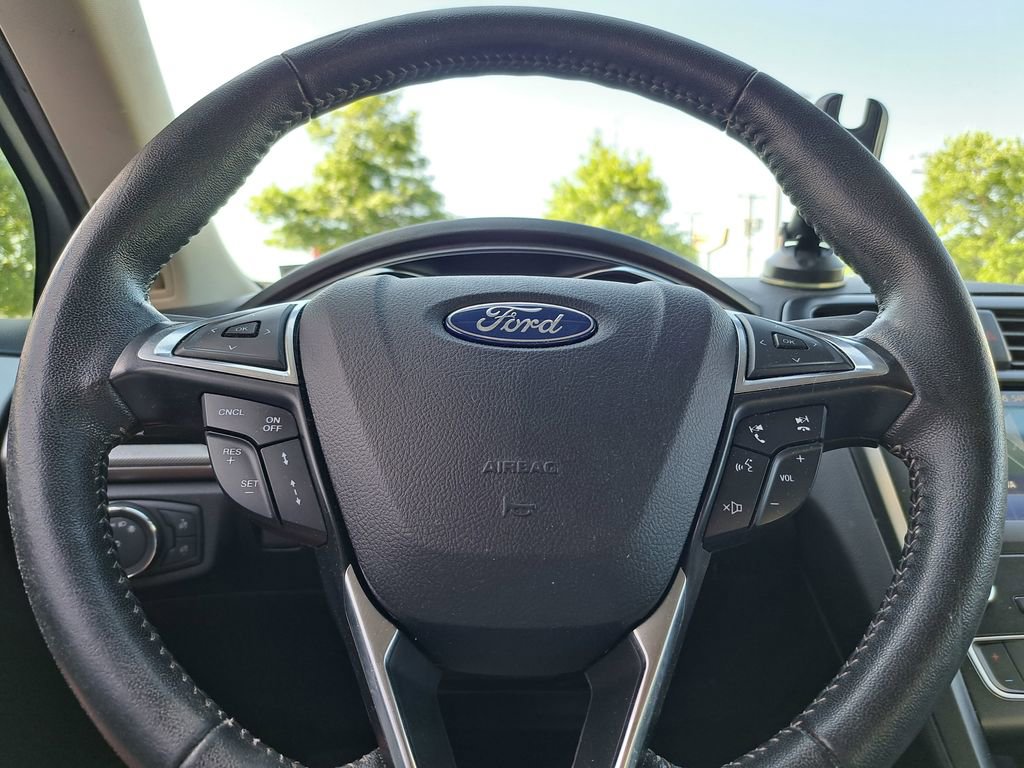 Used 2020 Ford Fusion SE w/ Equipment Group 151A FWD image 9