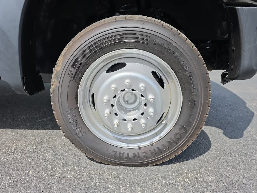 Used 2016 Ford F550 2WD Crew Cab Super Duty image 9
