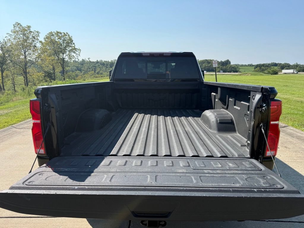 Used 2026 Chevrolet Silverado 2500 LTZ w/ LTZ Premium Package AWD/4WD image 5