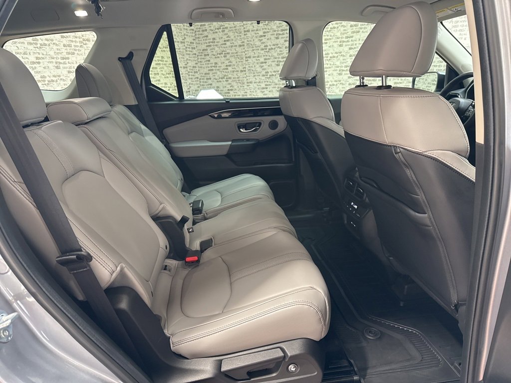 Used 2025 Honda Pilot EX-L image 12