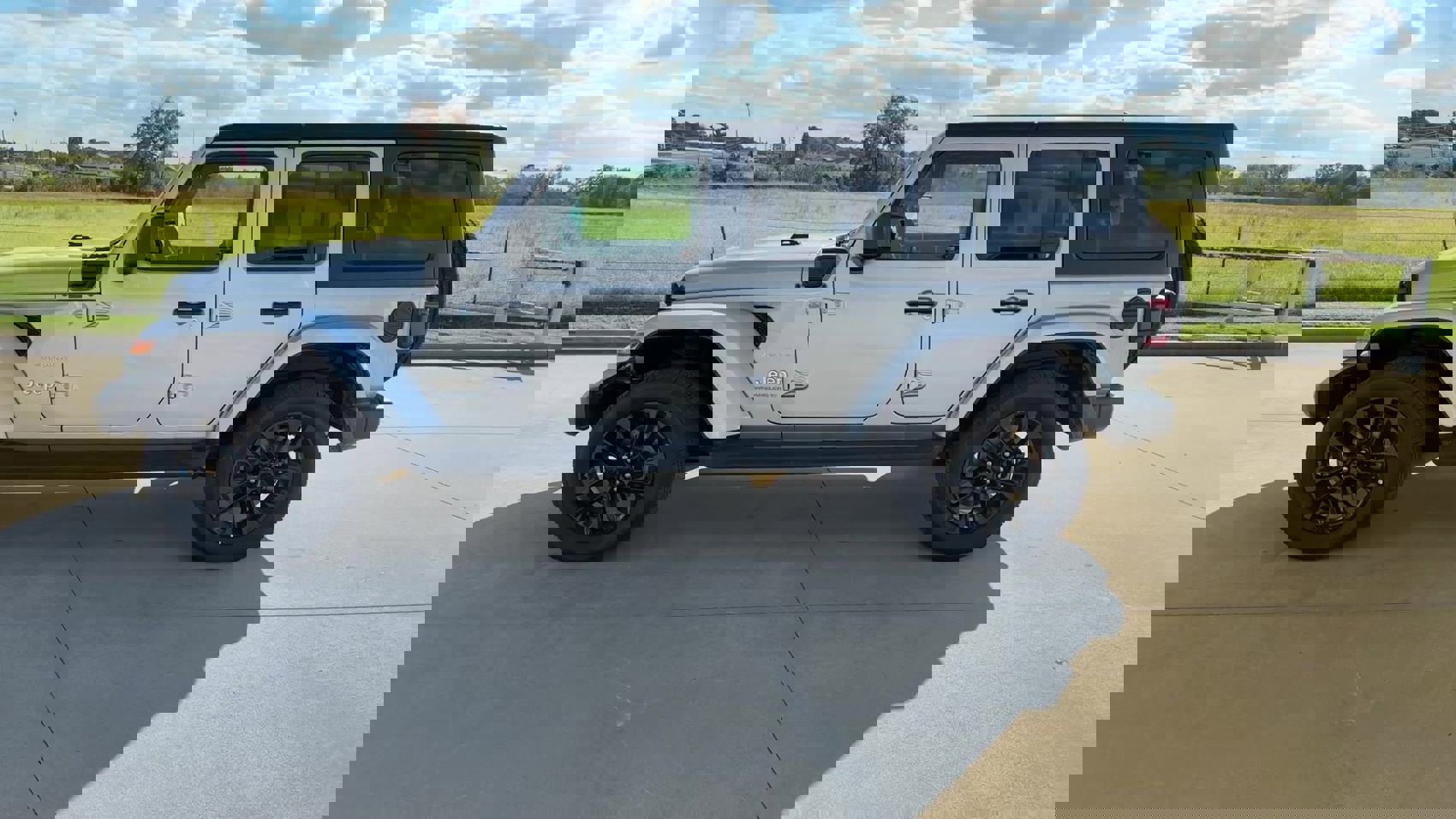 New 2023 Jeep Wrangler Sahara w/ Cold Weather Group image 5