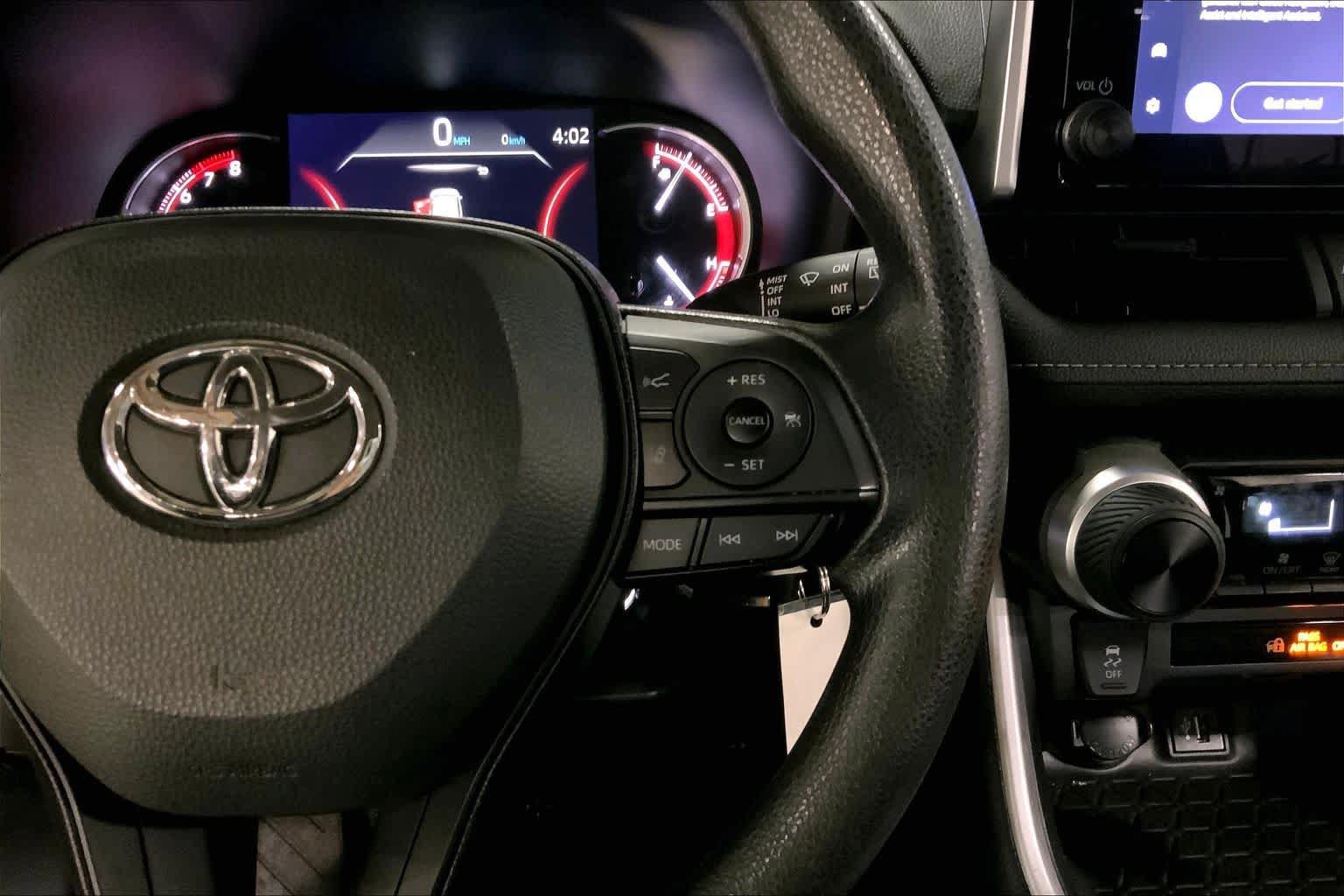Used 2023 Toyota RAV4 LE AWD/4WD image 25