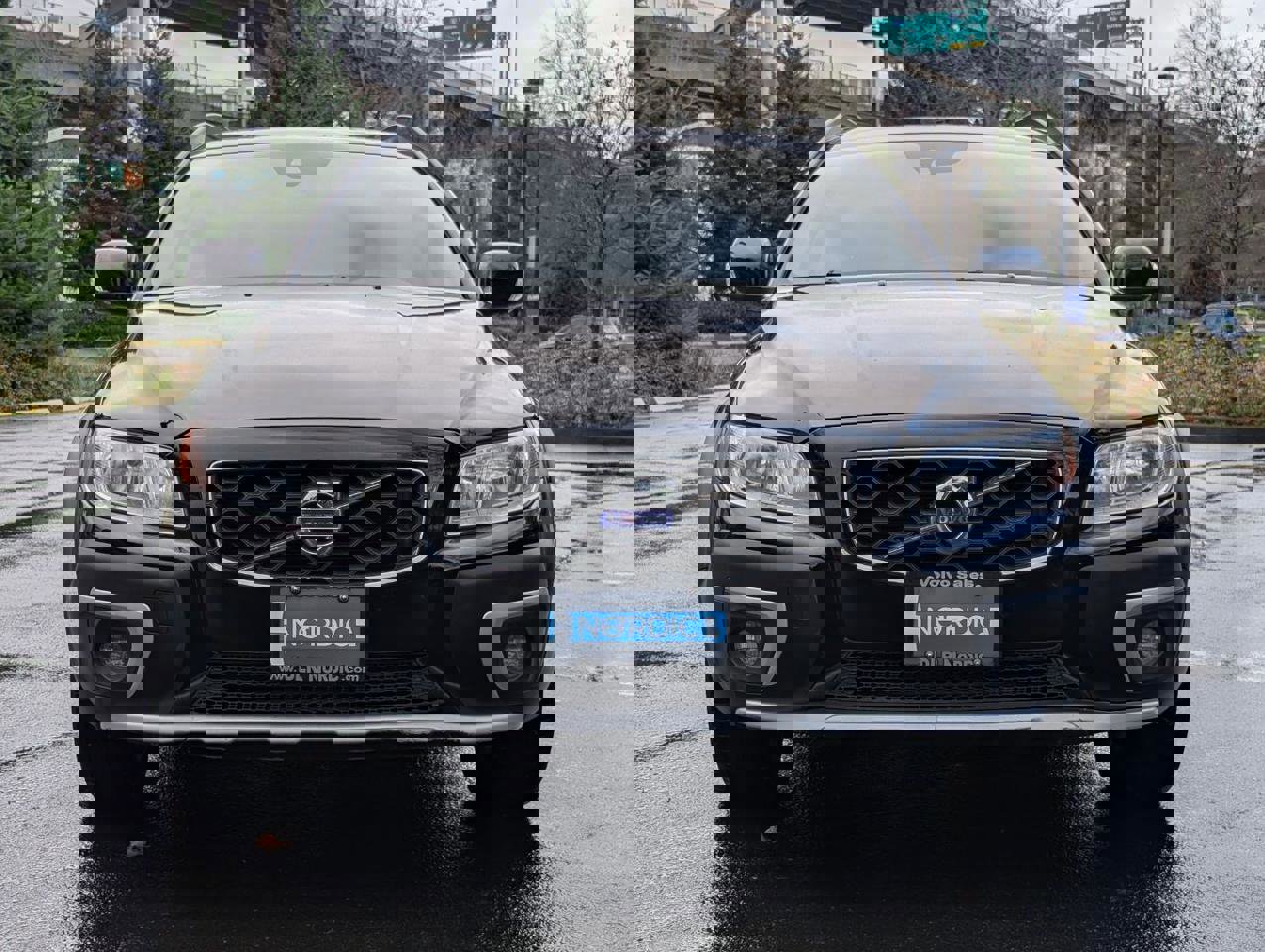 Used 2015 Volvo XC70 T6 image 2