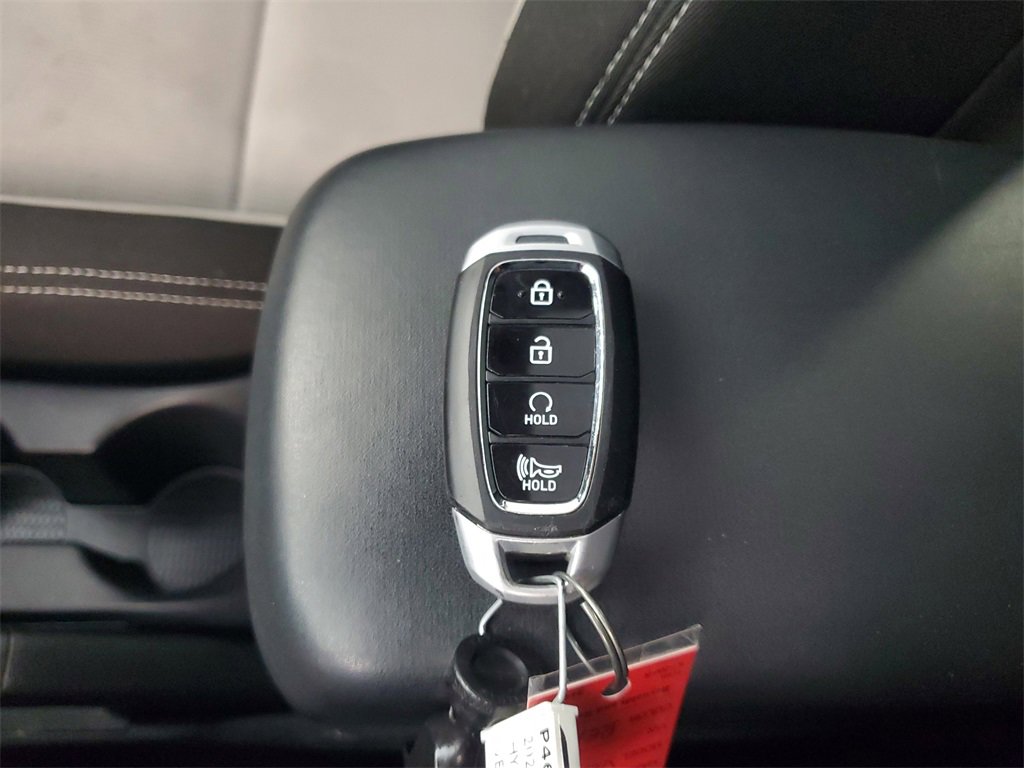 Used 2024 Hyundai Venue SEL image 28