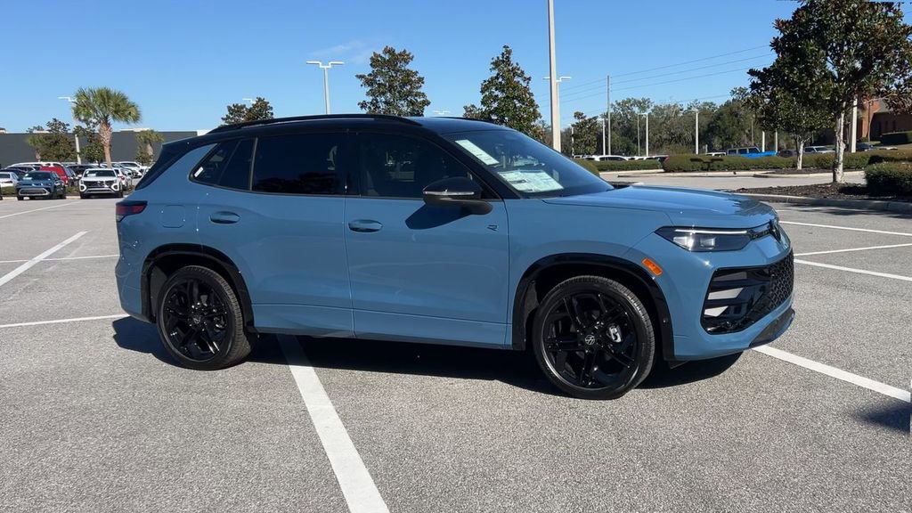 New 2026 Volkswagen Tiguan SE R-Line image 2