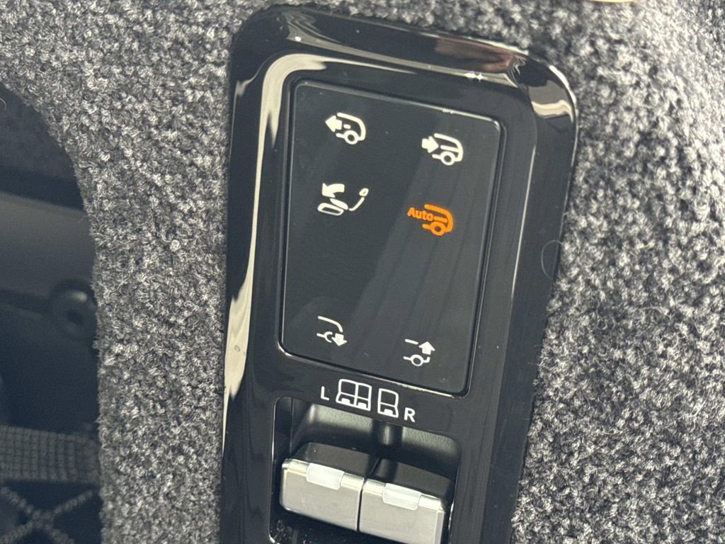 Certified 2024 Land Rover Range Rover Long Wheelbase Autobiography image 7