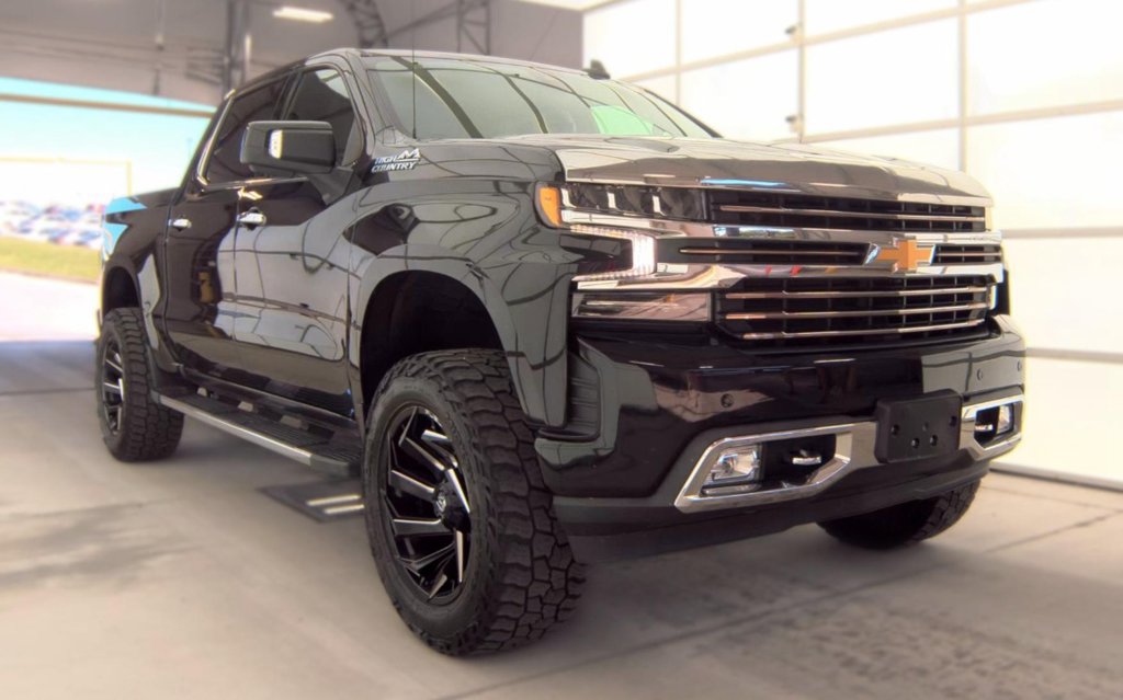 Used 2019 Chevrolet Silverado 1500 High Country w/ Safety Package II AWD/4WD image 3