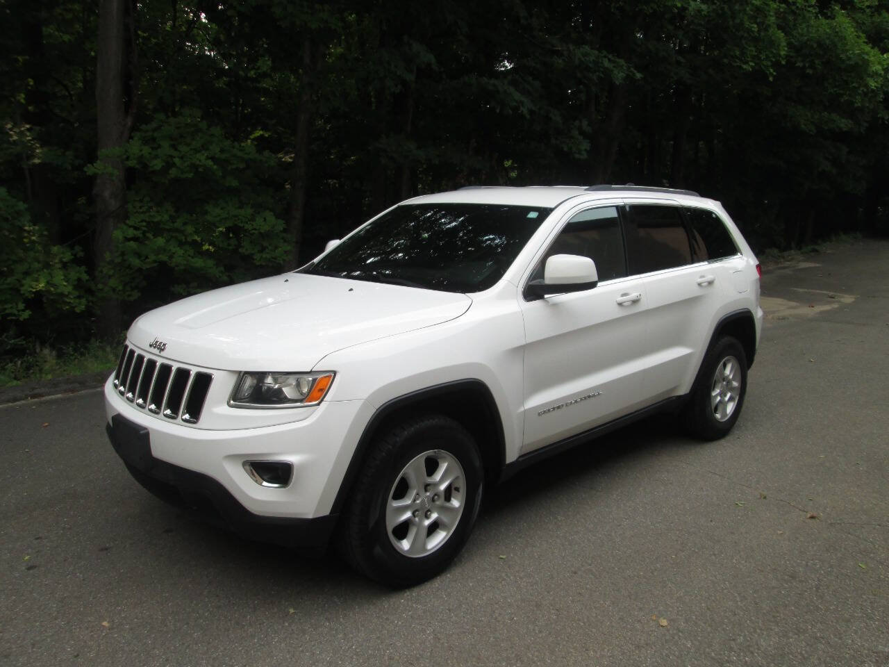 Used 2016 Jeep Grand Cherokee Laredo w/ Quick Order Package 23E AWD/4WD image 2