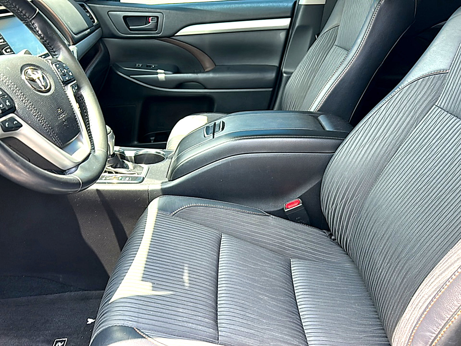 Used 2018 Toyota Highlander Plus FWD image 13