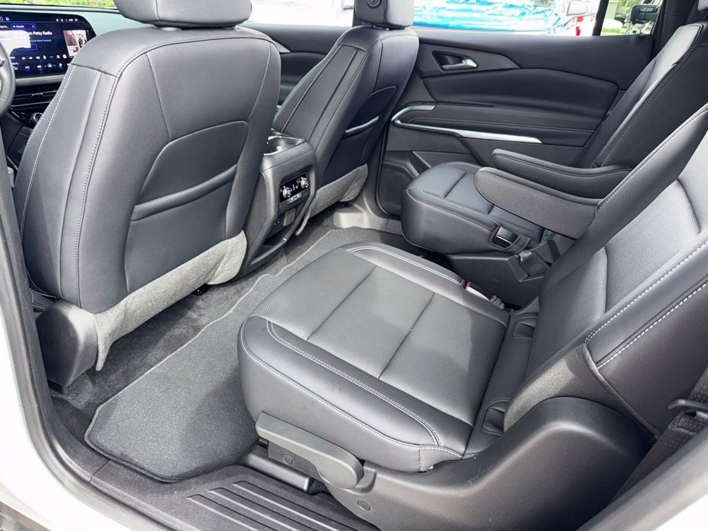 Used 2024 Chevrolet Traverse LT w/ Midnight/Sport Edition FWD image 21