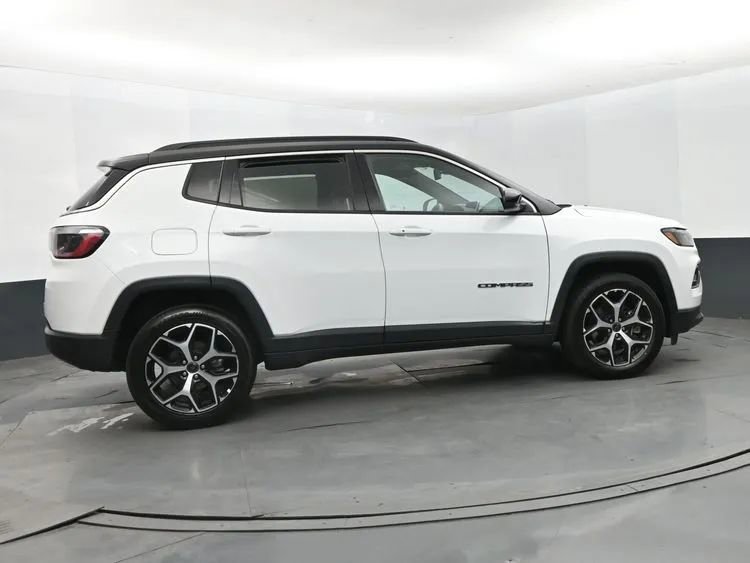 Used 2025 Jeep Compass Limited AWD/4WD image 4