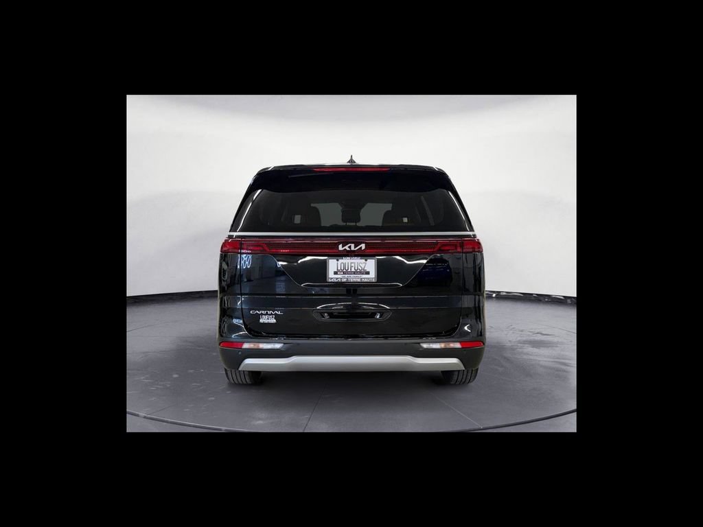 Used 2024 Kia Carnival LX FWD image 5