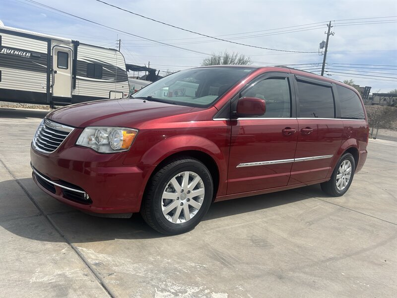 Used 2016 Chrysler Town & Country Touring image 1