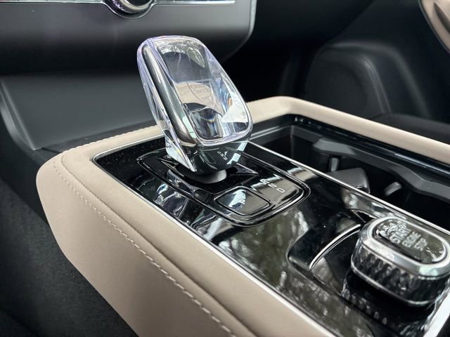 New 2026 Volvo XC90 B6 Plus w/ Protection Package Premier AWD/4WD image 32