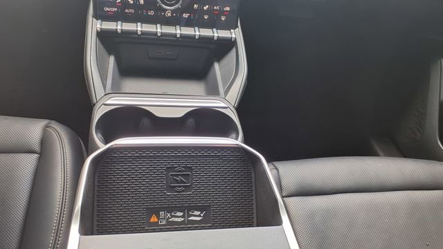 Used 2025 GMC Terrain Elevation w/ Elevation Premium Package image 29