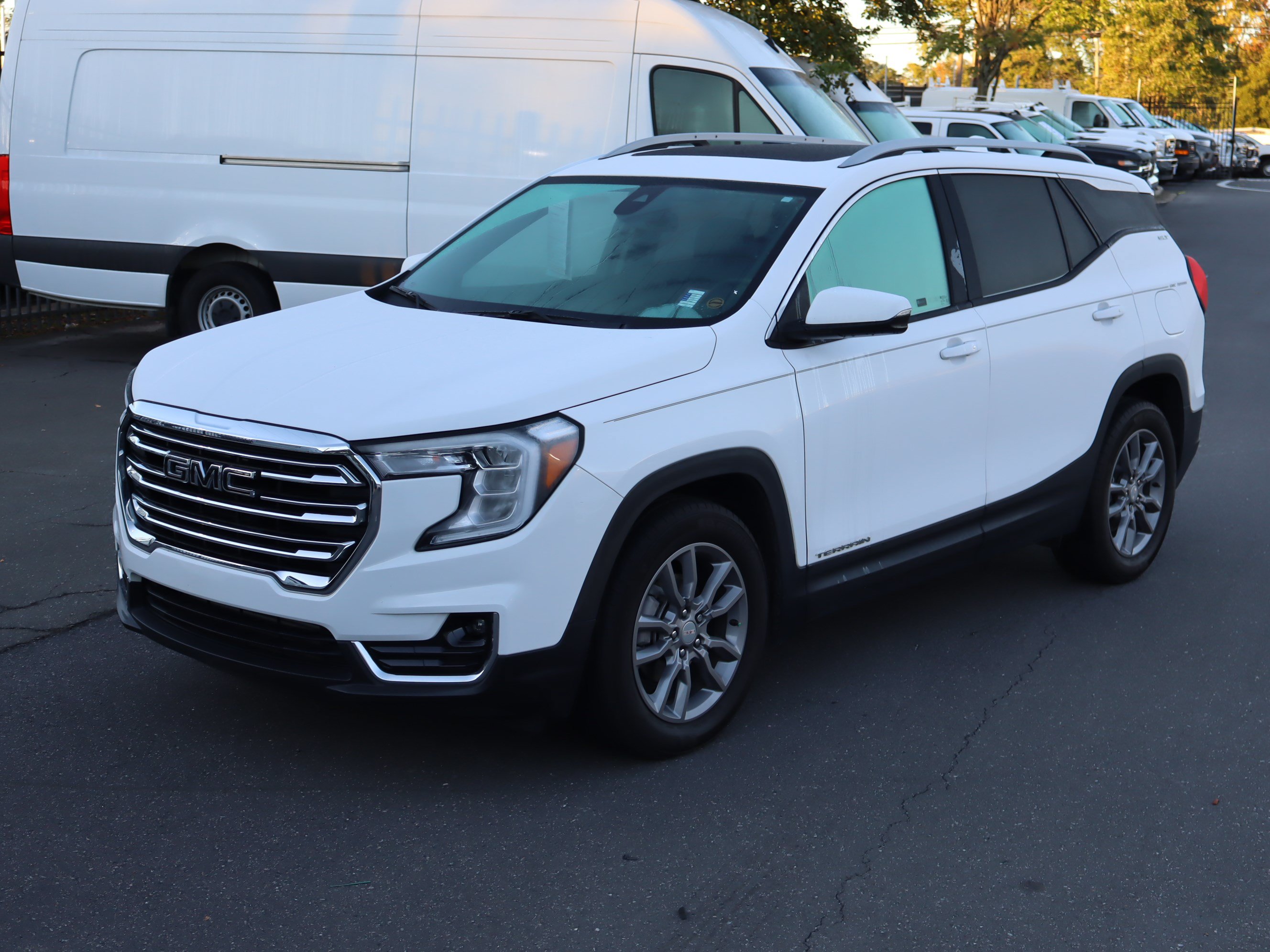Used 2024 GMC Terrain SLT FWD image 5
