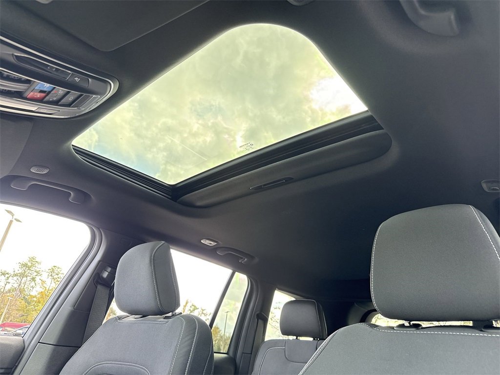 New 2025 Jeep Grand Cherokee Laredo X w/ Luxury Tech Group I image 17