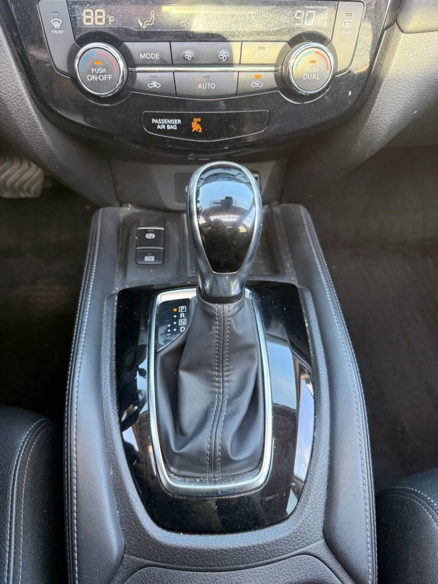 Used 2018 Nissan Rogue SL w/ Premium Package image 23