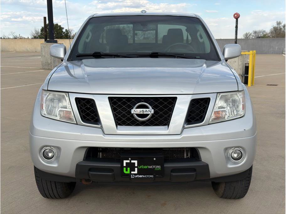 Used 2014 Nissan Frontier PRO-4X AWD/4WD image 2
