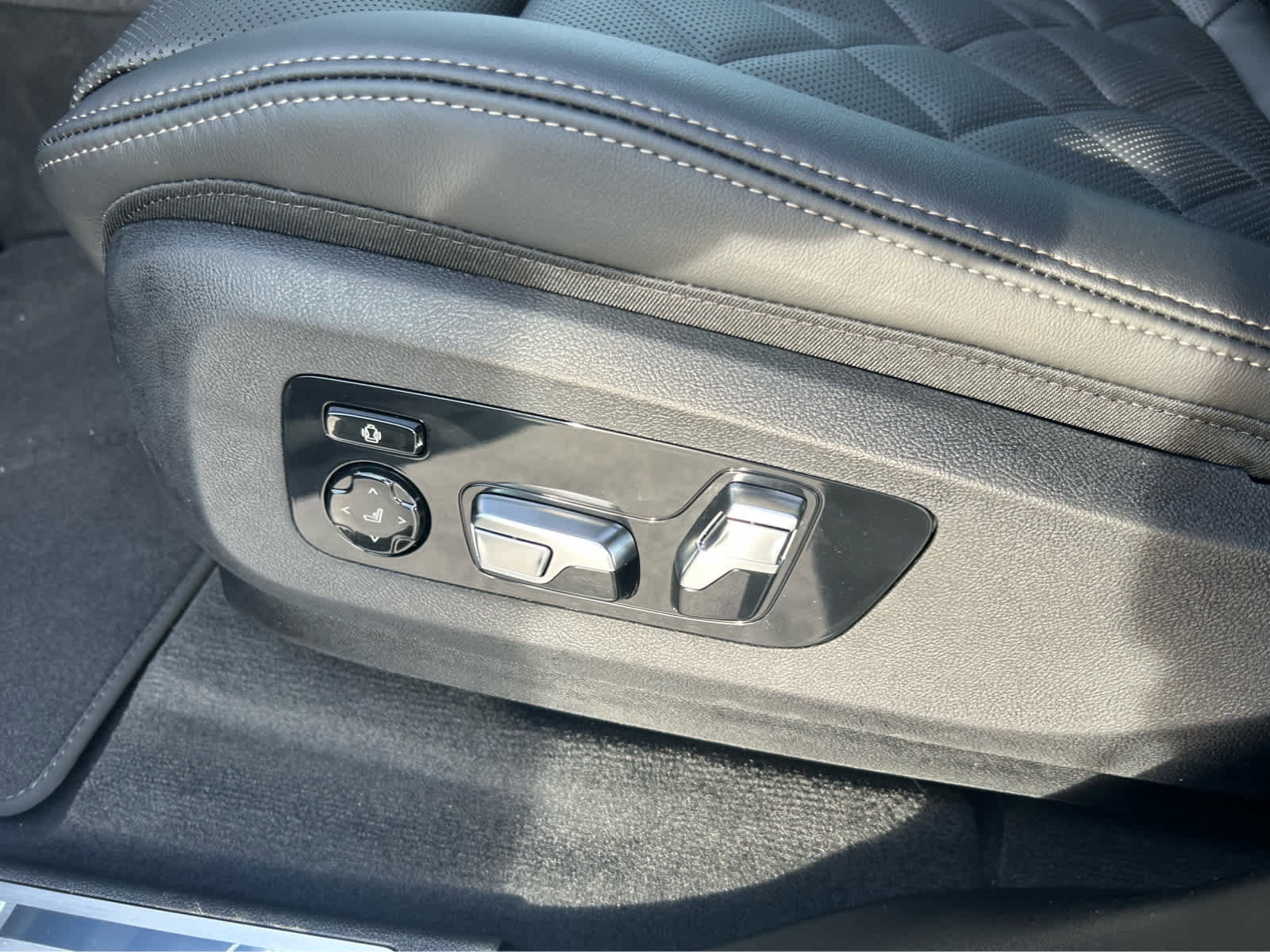 New 2026 BMW X7 xDrive40i w/ M Sport Package image 27