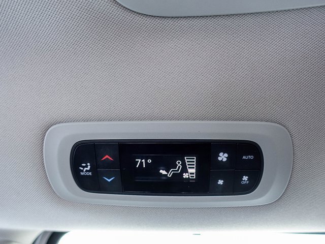 Used 2023 Chrysler Pacifica Touring-L image 7
