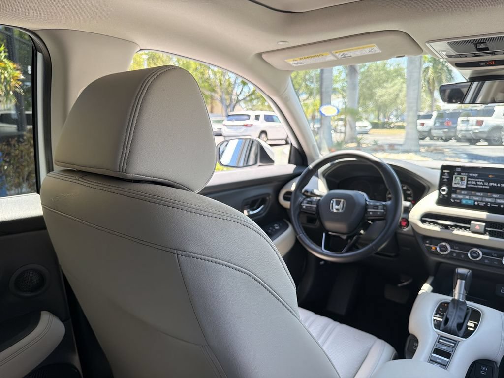 Certified 2024 Honda HR-V EX-L image 17
