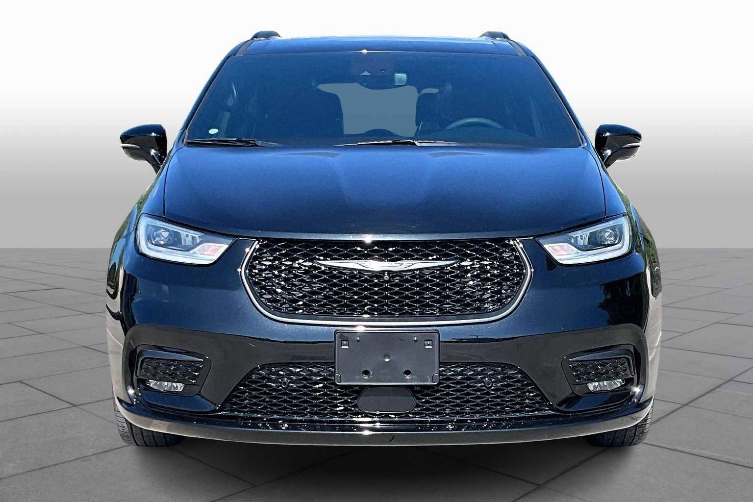 Used 2023 Chrysler Pacifica Limited w/ S Appearance Package image 4