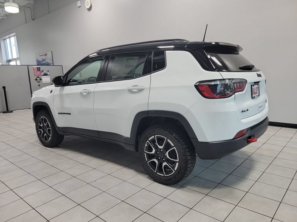 New 2026 Jeep Compass Trailhawk w/ Sun, Sound & Navigation Group AWD/4WD image 5