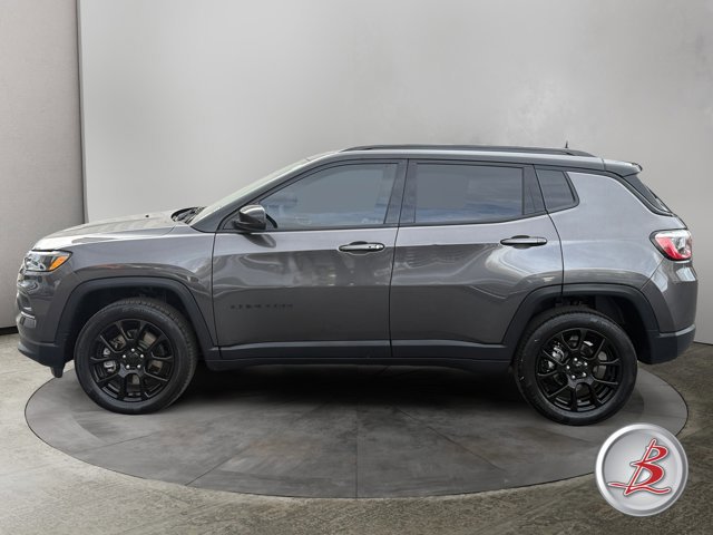 Used 2023 Jeep Compass Altitude w/ Convenience Group AWD/4WD image 4