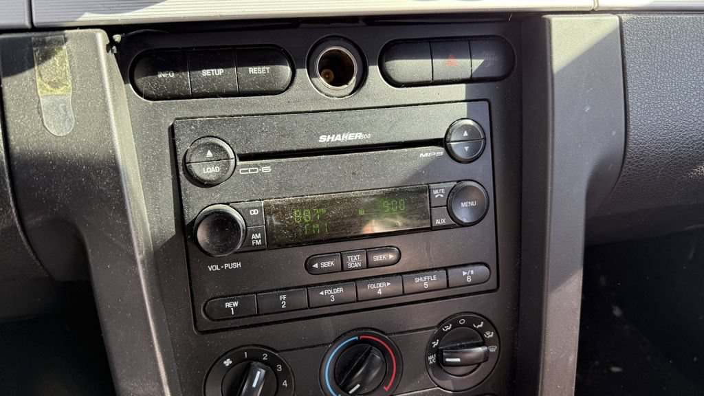 Used 2007 Ford Mustang Convertible RWD image 3