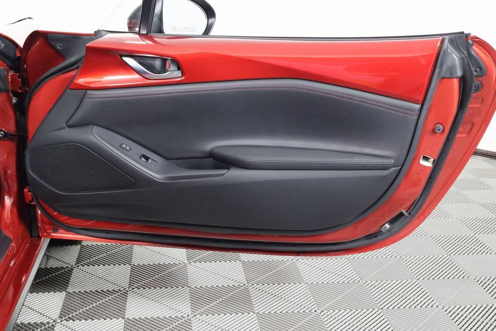 Used 2016 MAZDA MX-5 Miata Club RWD image 13