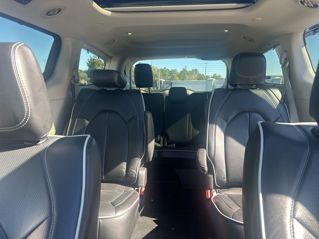 Used 2024 Chrysler Pacifica Limited image 18
