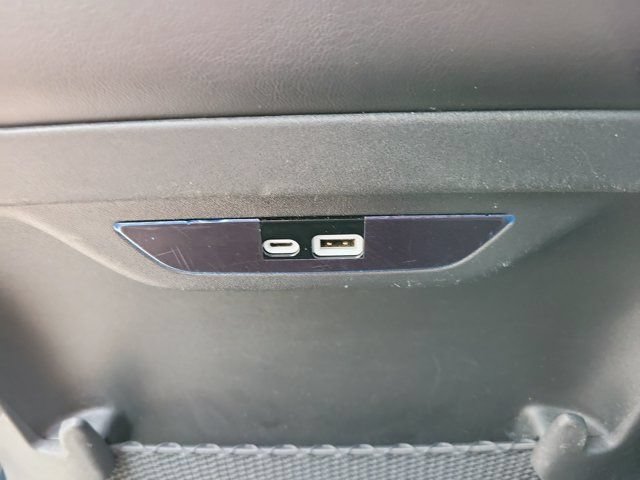 Used 2024 Chrysler Pacifica Touring-L FWD image 18