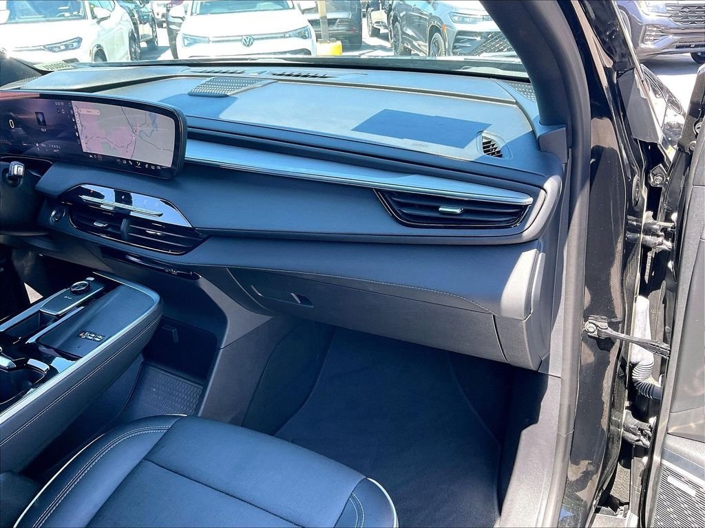 Used 2025 Buick Enclave Preferred AWD/4WD image 12