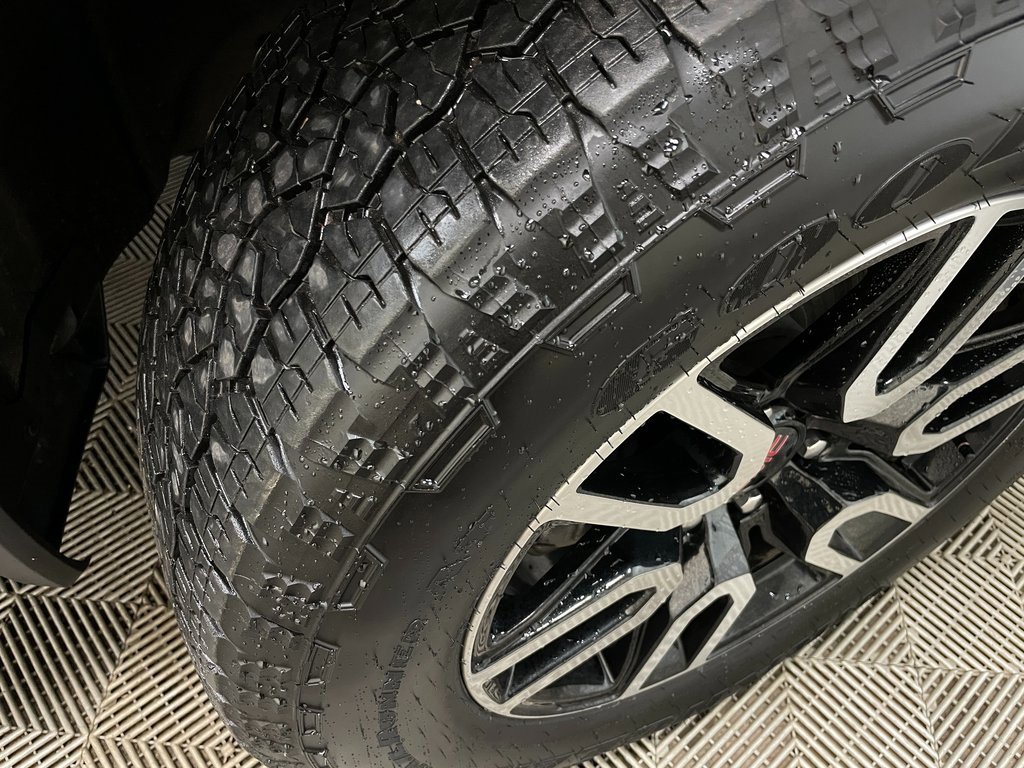 Certified 2025 GMC Sierra 1500 AT4 w/ AT4 Premium Package image 57