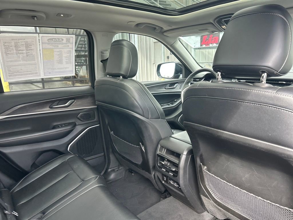 Used 2023 Jeep Grand Cherokee 4WD 4xe image 32