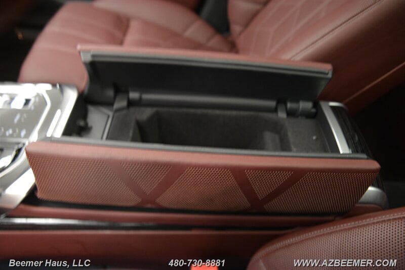 Used 2025 BMW 750e xDrive w/ Premium Package AWD/4WD image 38