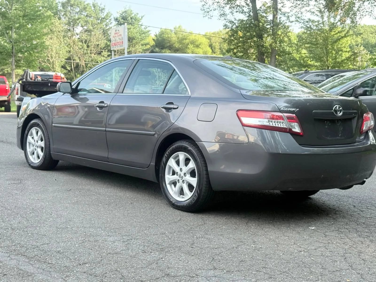 Used 2011 Toyota Camry LE w/ LE Extra-Value Pkg FWD image 5