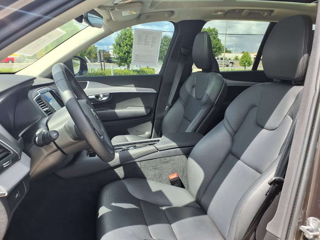 Certified 2025 Volvo XC90 B5 Core w/ Protection Package Premier AWD/4WD image 16