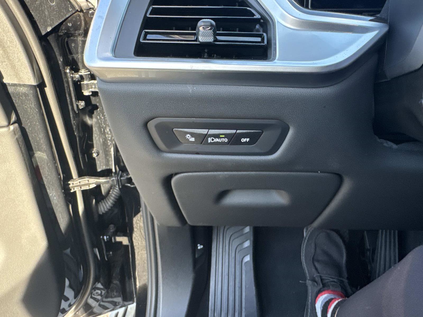 Used 2025 BMW X5 xDrive50e w/ Parking Assistance Package image 31