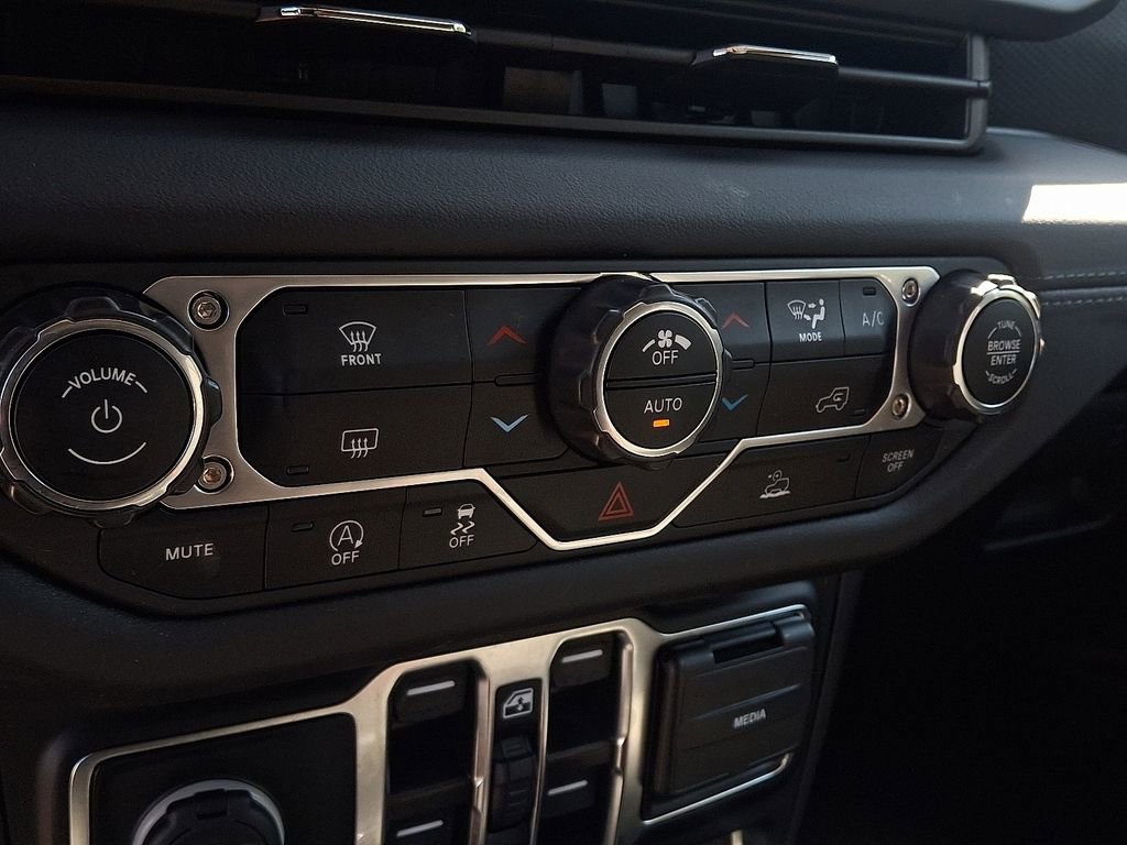 Used 2024 Jeep Wrangler Rubicon image 16