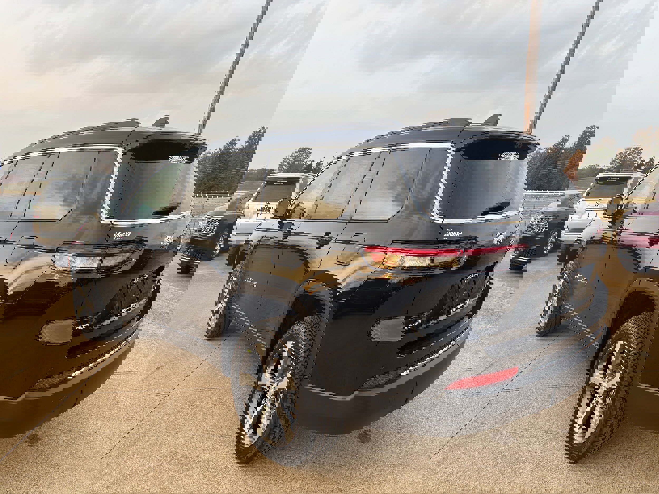 New 2025 Jeep Grand Cherokee L Limited w/ Luxury Tech Group II image 5