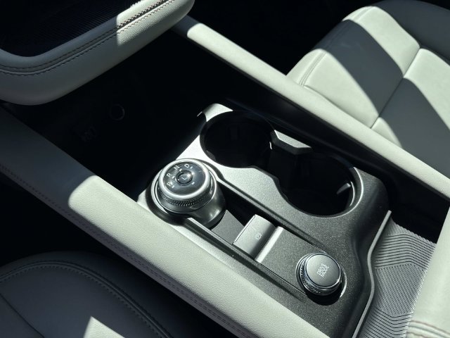 New 2026 Ford Explorer Active w/ Active Comfort Package RWD image 27