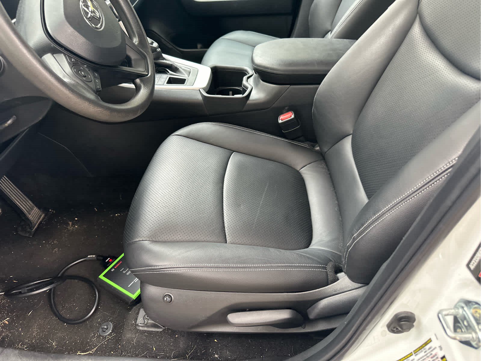 Used 2024 Toyota RAV4 LE AWD/4WD image 5