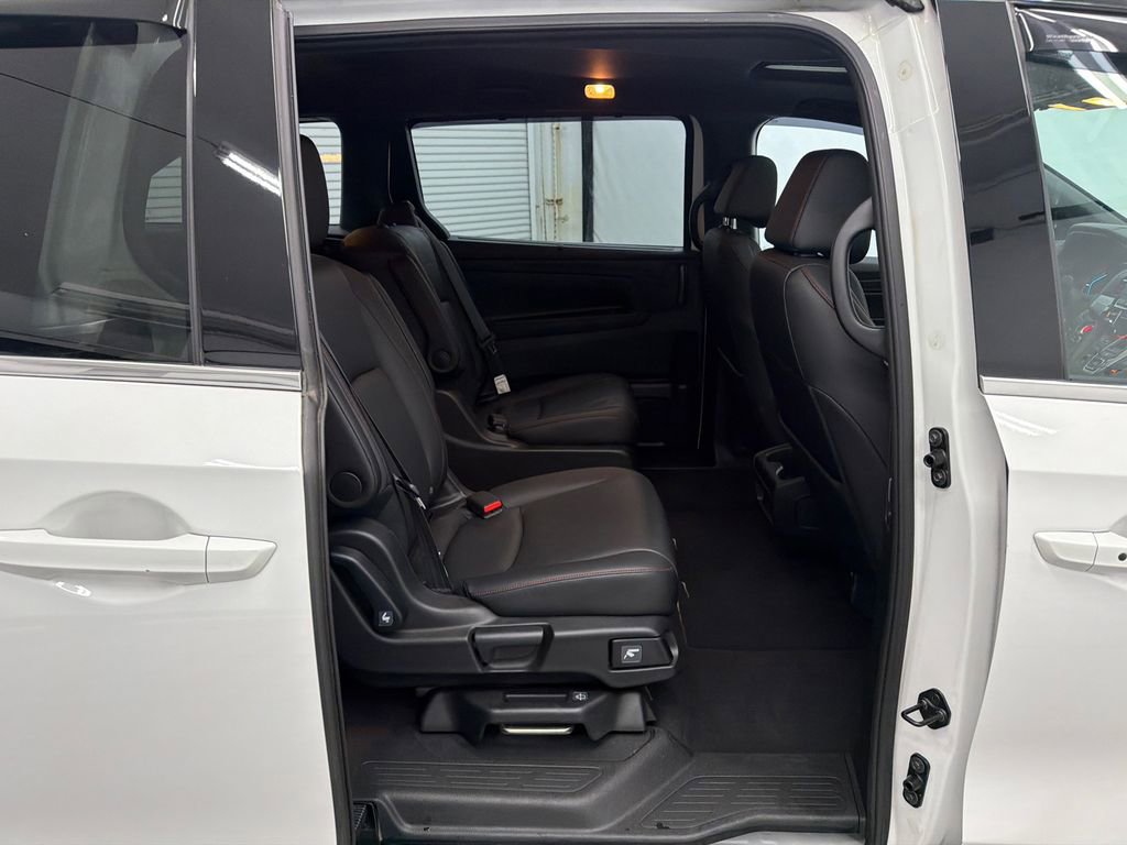 Used 2023 Honda Odyssey Sport image 17