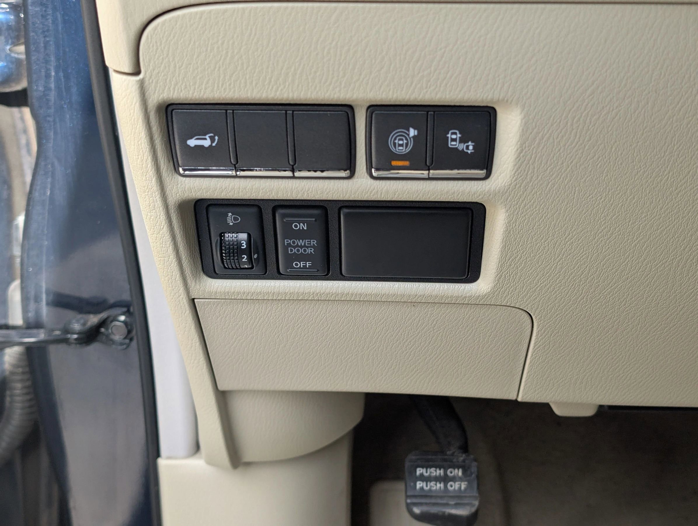 Used 2016 INFINITI QX80 Sport Utility 4D w/ Driver's Assistance Package image 24