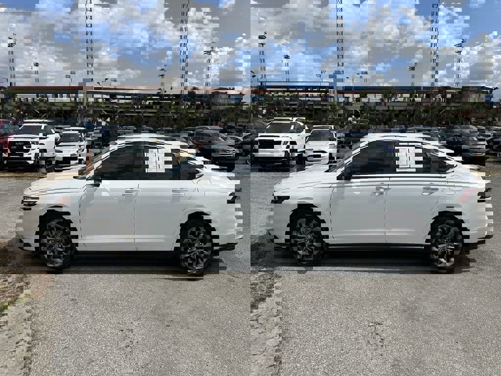 Used 2024 Honda Accord Sport image 8