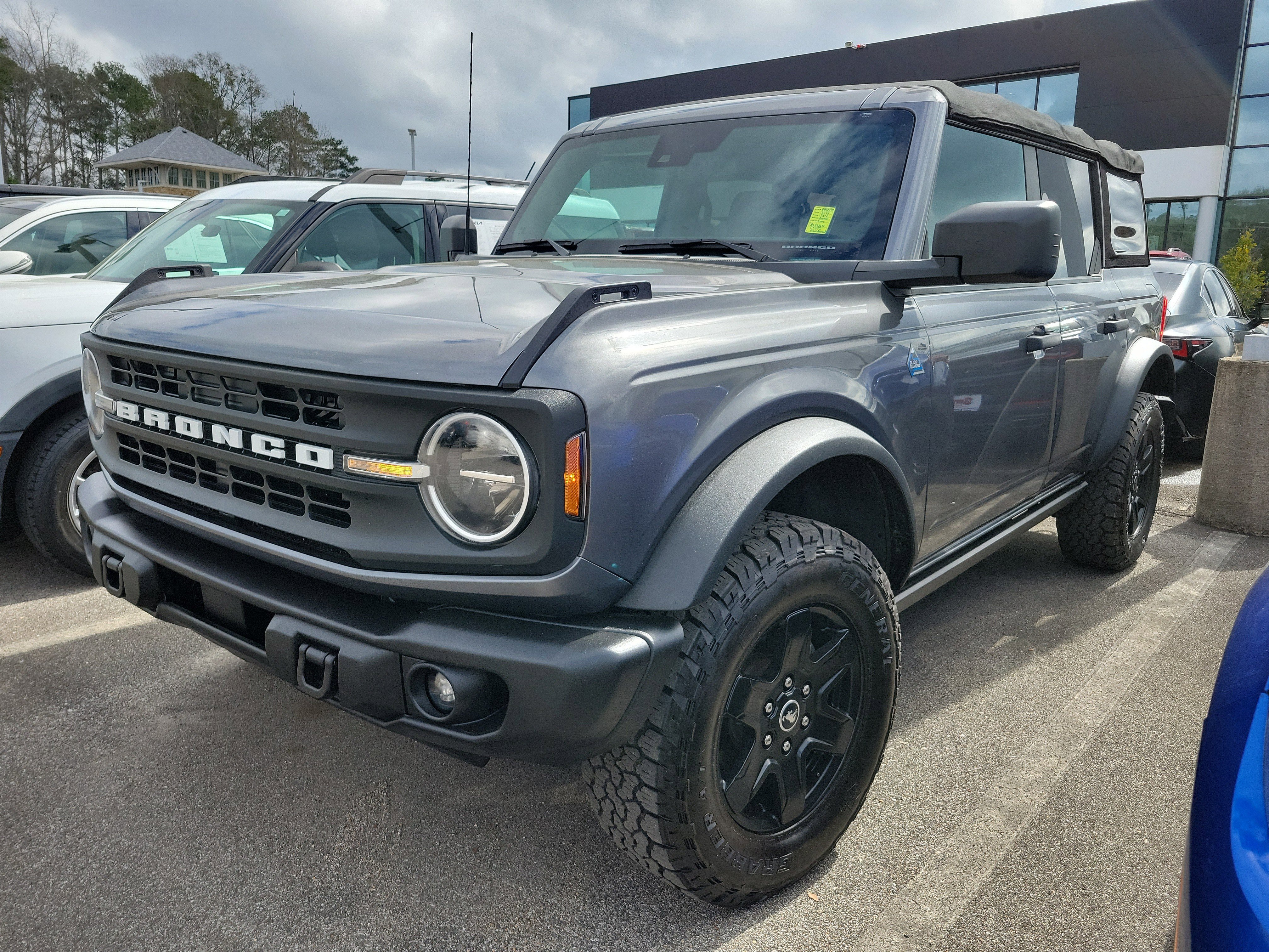 Used 2022 Ford Bronco Black Diamond image 20